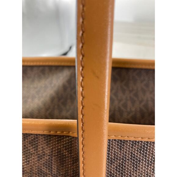 MICHAEL KORS, EXTRA LARGE SIGNATURE PVC LEATHER TOTE BAG - Picture 9 of 14